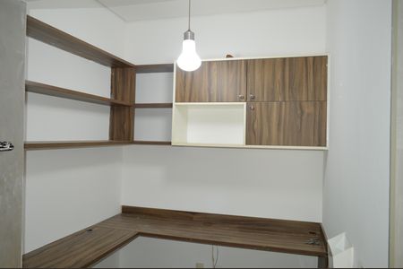 Casa de condomínio para alugar com 222m², 3 quartos e 4 vagasEscritório