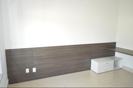 Casa de condomínio para alugar com 222m², 3 quartos e 4 vagasSuíte