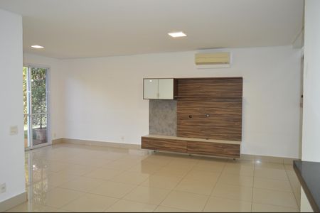 Casa de condomínio para alugar com 222m², 3 quartos e 4 vagasSala