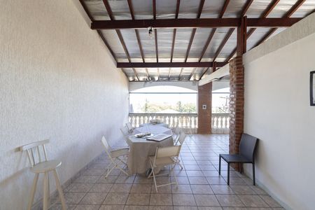 Casa para alugar com 438m², 3 quartos e 4 vagasSalão