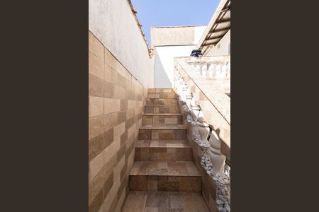 Casa para alugar com 438m², 3 quartos e 4 vagasEscada