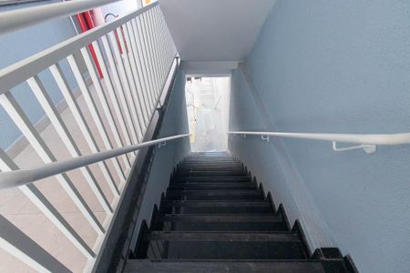 Escada de casa para alugar com 2 quartos, 51m² em Vila Nova Mazzei, São Paulo