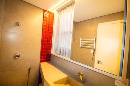 Apartamento à venda com 140m², 4 quartos e 2 vagas Apartamento à venda com 140m², 4 quartos e 2 vagasBanheiro da suite