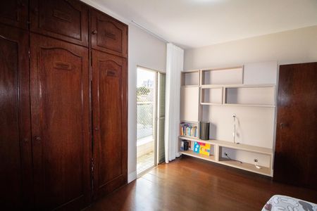 Apartamento à venda com 140m², 4 quartos e 2 vagas Apartamento à venda com 140m², 4 quartos e 2 vagasQuarto 02