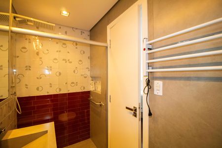 Apartamento à venda com 140m², 4 quartos e 2 vagas Apartamento à venda com 140m², 4 quartos e 2 vagasBanheiro da suite
