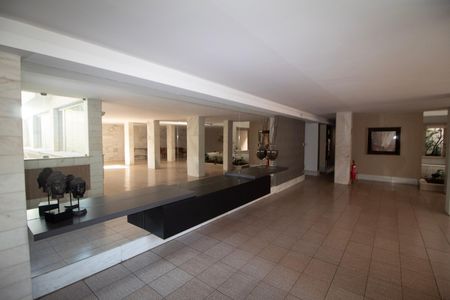 Apartamento à venda com 140m², 4 quartos e 2 vagas Apartamento à venda com 140m², 4 quartos e 2 vagasHall de entrada
