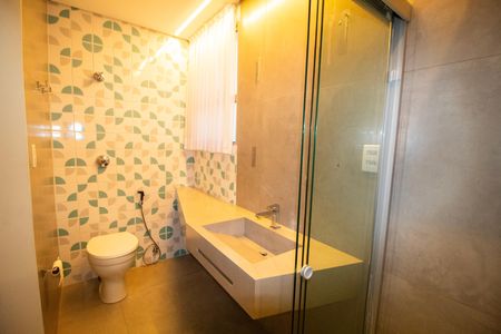 Apartamento à venda com 140m², 4 quartos e 2 vagas Apartamento à venda com 140m², 4 quartos e 2 vagasBanheiro Social