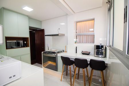 Apartamento à venda com 140m², 4 quartos e 2 vagas Apartamento à venda com 140m², 4 quartos e 2 vagasCozinha