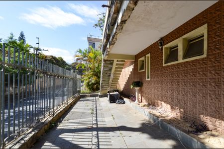 Entrada de casa à venda com 3 quartos, 358m² em Nova Floresta, Belo Horizonte
