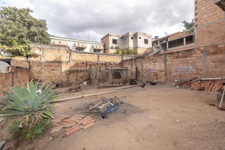 Quintal de casa à venda com 3 quartos, 200m² em Xodó Marize, Belo Horizonte