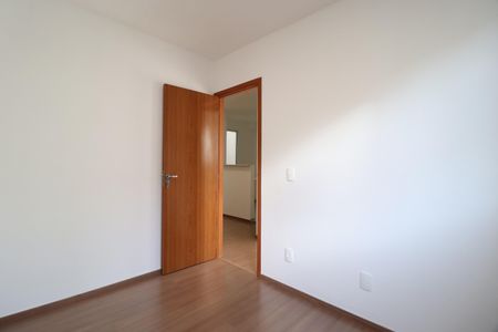 Quarto 1 de apartamento para alugar com 2 quartos, 42m² em Jardim Patricia, Uberlândia