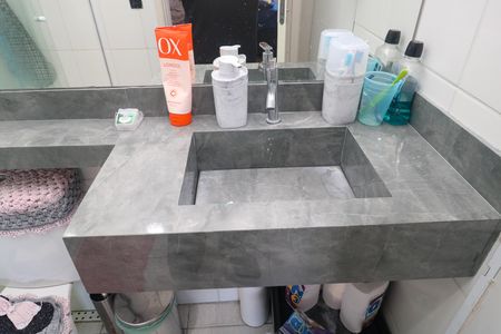 Banheiro de apartamento para alugar com 2 quartos, 50m² em Jardim Monte Libano, Santo André