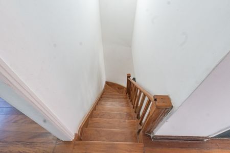 Escada de casa para alugar com 3 quartos, 120m² em Jardim Maria Estela, São Paulo