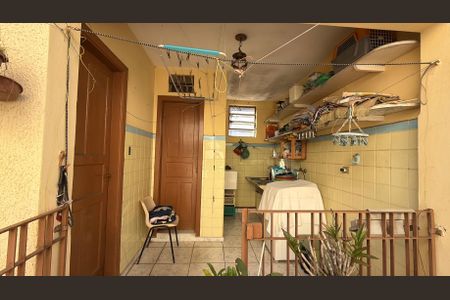 Casa à venda com 3 quartos, 196m² em Vila Bertioga, São Paulo