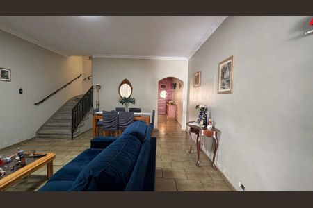 Casa à venda com 3 quartos, 196m² em Vila Bertioga, São Paulo