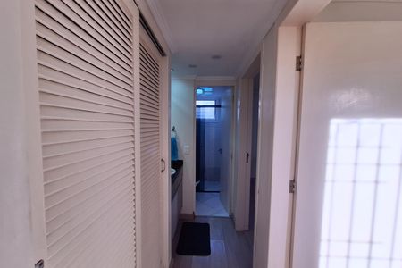 Corredor  de apartamento para alugar com 2 quartos, 56m² em Jardim Alvorada, Santo André