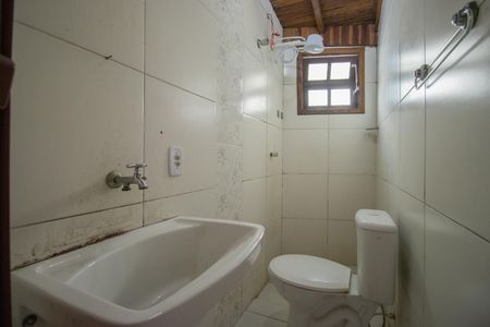 Banheiro de kitnet/studio para alugar com 1 quarto, 30m² em Jardim Semiramis, Cotia