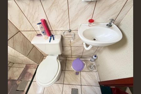 Banheiro social de apartamento à venda com 2 quartos, 44m² em Parque Maracana, Contagem