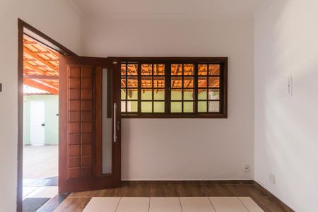 Casa para alugar com 189m², 3 quartos e 3 vagas Casa para alugar com 189m², 3 quartos e 3 vagasSala