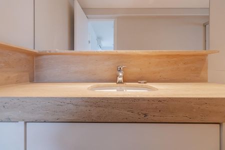 Banheiro da Suíte 1 de apartamento para alugar com 2 quartos, 100m² em Moema, São Paulo