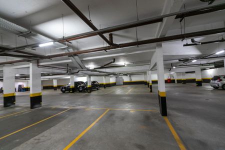 GARAGEM de apartamento para alugar com 3 quartos, 157m² em Cambuí, Campinas