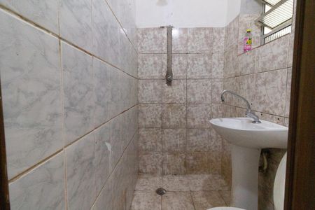Banheiro de casa para alugar com 1 quarto, 42m² em Jardim Paulo Vi, São Paulo