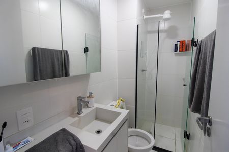 Banheiro de apartamento à venda com 2 quartos, 31m² em Jardim Gilda Maria, São Paulo