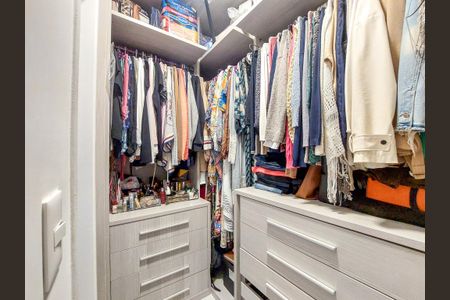 Apartamento à venda com 71m², 2 quartos e 2 vagas Apartamento à venda com 71m², 2 quartos e 2 vagasCloset da suíte