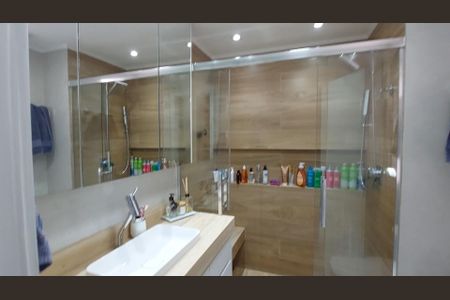 Apartamento à venda com 71m², 2 quartos e 2 vagas Apartamento à venda com 71m², 2 quartos e 2 vagasBanheiro da Suíte