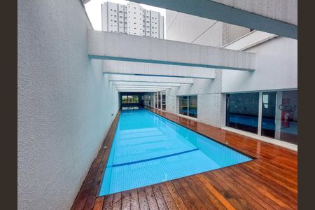 Apartamento à venda com 71m², 2 quartos e 2 vagas Apartamento à venda com 71m², 2 quartos e 2 vagasÁrea comum - Piscina