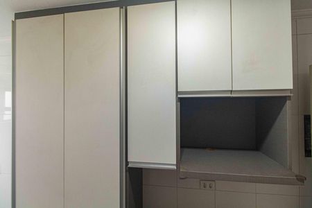 Cozinha de apartamento para alugar com 1 quarto, 61m² em Jardim da Gloria, São Paulo