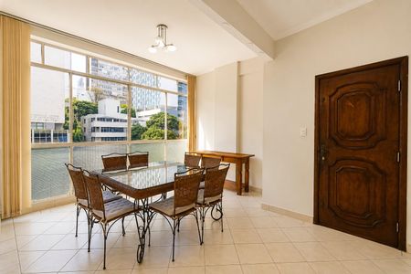 Apartamento para alugar com 200m², 4 quartos e 1 vaga Apartamento para alugar com 200m², 4 quartos e 1 vagaSala