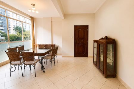 Apartamento para alugar com 200m², 4 quartos e 1 vaga Apartamento para alugar com 200m², 4 quartos e 1 vagaSala