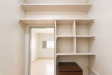 Apartamento para alugar com 200m², 4 quartos e 1 vaga Apartamento para alugar com 200m², 4 quartos e 1 vagaDormitório 3 - Closet