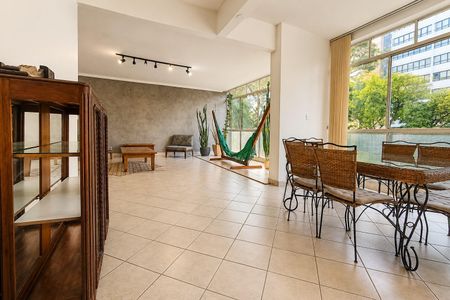 Apartamento para alugar com 200m², 4 quartos e 1 vaga Apartamento para alugar com 200m², 4 quartos e 1 vagaSala