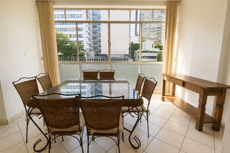 Apartamento para alugar com 200m², 4 quartos e 1 vaga Apartamento para alugar com 200m², 4 quartos e 1 vagaSala