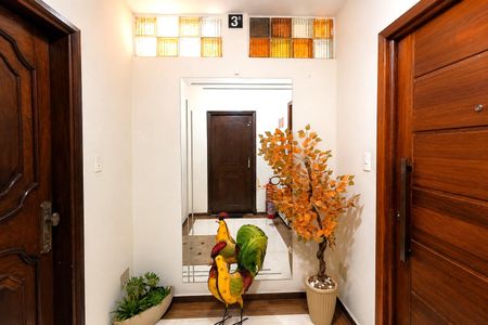 Apartamento para alugar com 200m², 4 quartos e 1 vaga Apartamento para alugar com 200m², 4 quartos e 1 vagaHall de Entrada