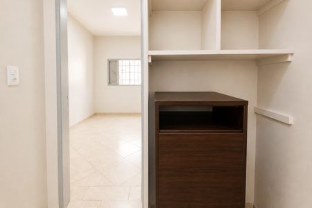 Apartamento para alugar com 200m², 4 quartos e 1 vaga Apartamento para alugar com 200m², 4 quartos e 1 vagaDormitório 3 - Closet
