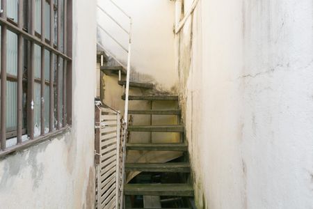 Escada / Entrada  de casa para alugar com 1 quarto, 50m² em Vila Minerva, São Paulo