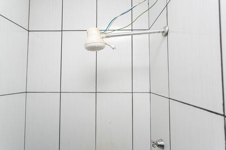 Banheiro de casa para alugar com 1 quarto, 50m² em Vila Minerva, São Paulo