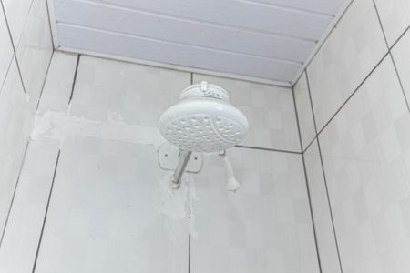 Banheiro de casa para alugar com 2 quartos, 50m² em Capão Redondo, São Paulo