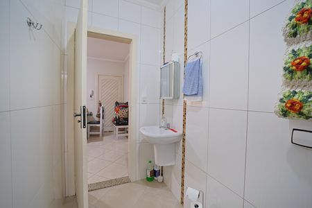 Banheiro de casa para alugar com 2 quartos, 80m² em Vila Marieta, São Paulo