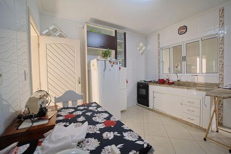 Cozinha de casa para alugar com 2 quartos, 80m² em Vila Marieta, São Paulo