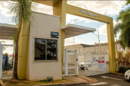 Apartamento à venda com 50m², 2 quartos e 1 vaga Apartamento à venda com 50m², 2 quartos e 1 vagaFachada e portaria