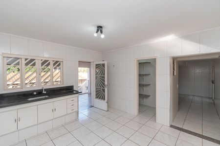 Casa para alugar com 380m², 4 quartos e 10 vagasCozinha 