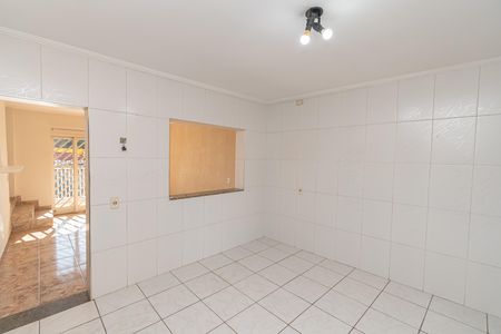 Casa para alugar com 380m², 4 quartos e 10 vagasCozinha 