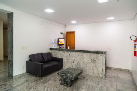 Hall de entrada de apartamento para alugar com 1 quarto, 40m² em Lourdes, Belo Horizonte