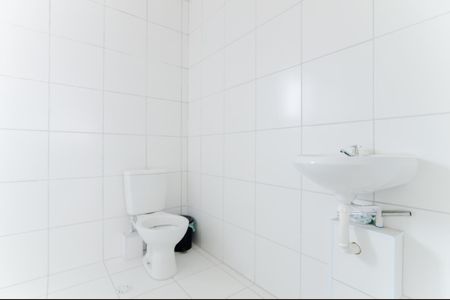 Banheiro de apartamento para alugar com 2 quartos, 47m² em Vila Alzira, Guarulhos