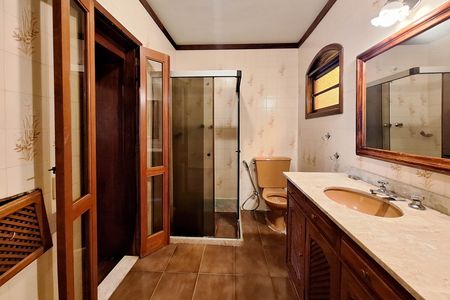 Casa para alugar com 319m², 3 quartos e sem vaga Casa para alugar com 319m², 3 quartos e sem vagaBanheiro da Suíte 1