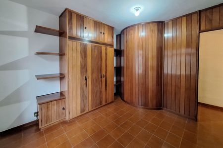Casa para alugar com 319m², 3 quartos e sem vaga Casa para alugar com 319m², 3 quartos e sem vagaQuarto 2